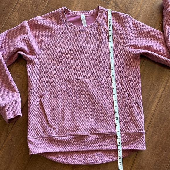 Lululemon | Catch A Moment Crew Size 8 - Picture 16 of 16